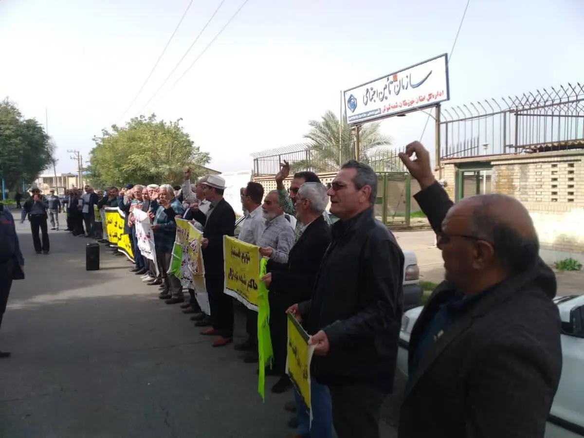 تجمع بازنشستگان کارگری در شوش و کرمانشاه/ مستمری‌ها را به اندازه خط فقر زیاد کنید