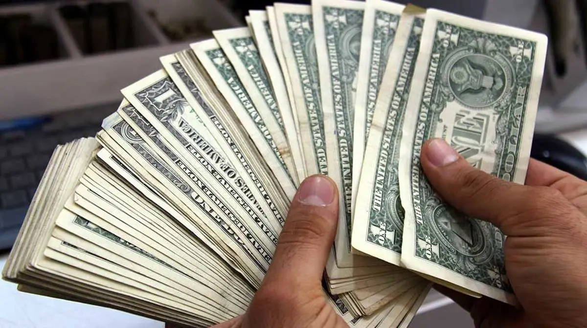 کشف بیش از 4 میلیون دلار تقلبی در ساوه / 8 نفر از اعضای باند سازمانیافته جعل و توزیع دلارهای تقلبی دستگیر شدند