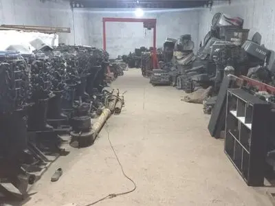 کشف انواع قطعات موتور خارجی قاچاق در شیراز