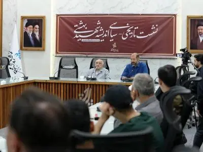بهشتی و دوگانه‌ها؛ لیبرال یا چپ‌گرا، آمریکاستیز یا آمریکاگرا