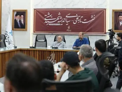 بهشتی و دوگانه‌ها؛ لیبرال یا چپ‌گرا، آمریکاستیز یا آمریکاگرا