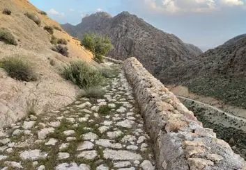طوفان بخش دیگری از جاده ادویه فهرج را نمایان کرد/ ۷۰ درصد شهرستان فهرج کرمان محوطه باستانی است