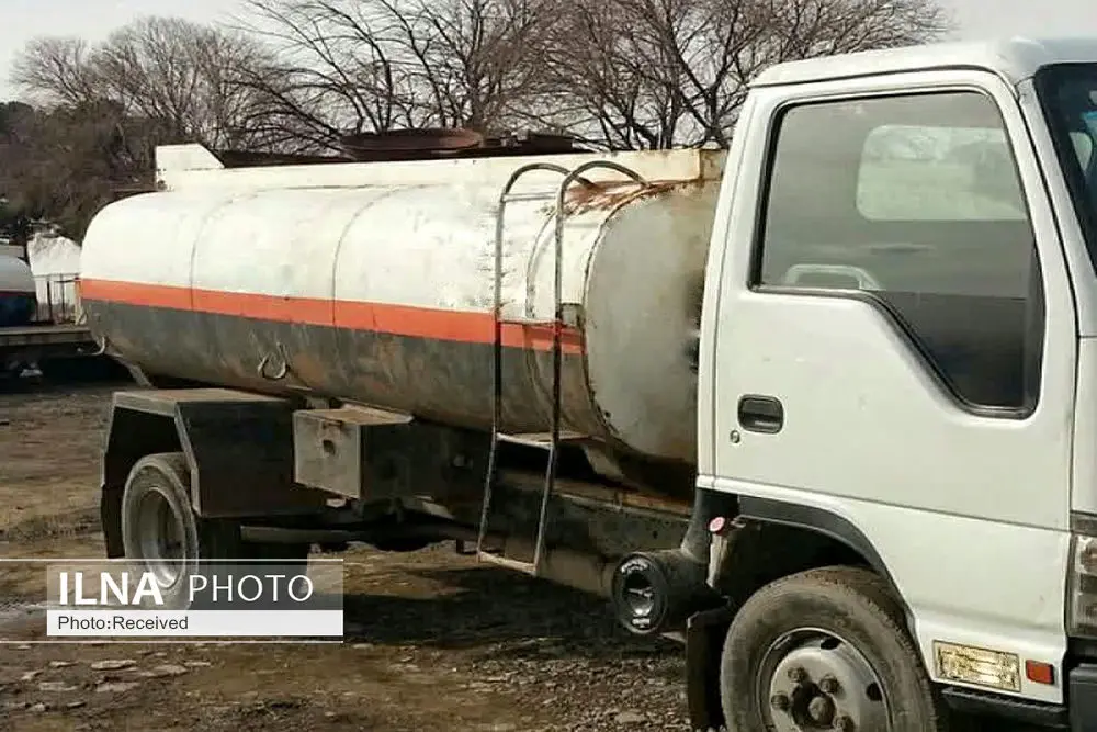 کامیونت حامل گازوئیل قاچاق در بوئین زهرا توقیف شد