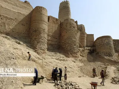 کشف سفالی خاص در قلعه منوجان/ آثاری از جواهرسازی و شیشه‌گری به دست آمد