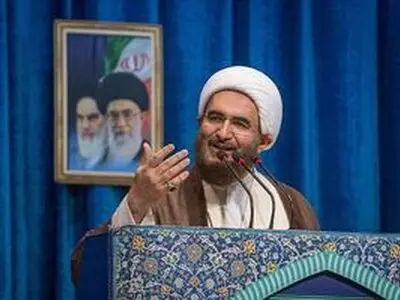 مدیران و مسئولان باید فاصله خود را از مردم کم تر کنند