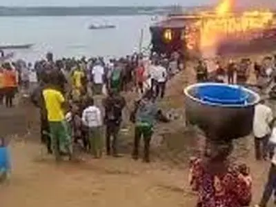 آتش زدن کشتی نوح در غنا + فیلم