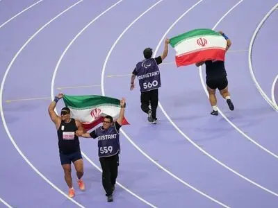 علیپور و اولاد قهرمان و نایب قهرمان مسابقات پرتاب وزنه شدند