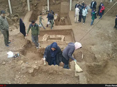 کشفیاتی جدید در قلب شهر ری باستانی/شیشه ،کوزه، خمره‌های بزرگ و خرمهره