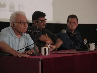 هیچ‌وقت فکر نمی‌کنم که تمام واقعیت در دستان من است