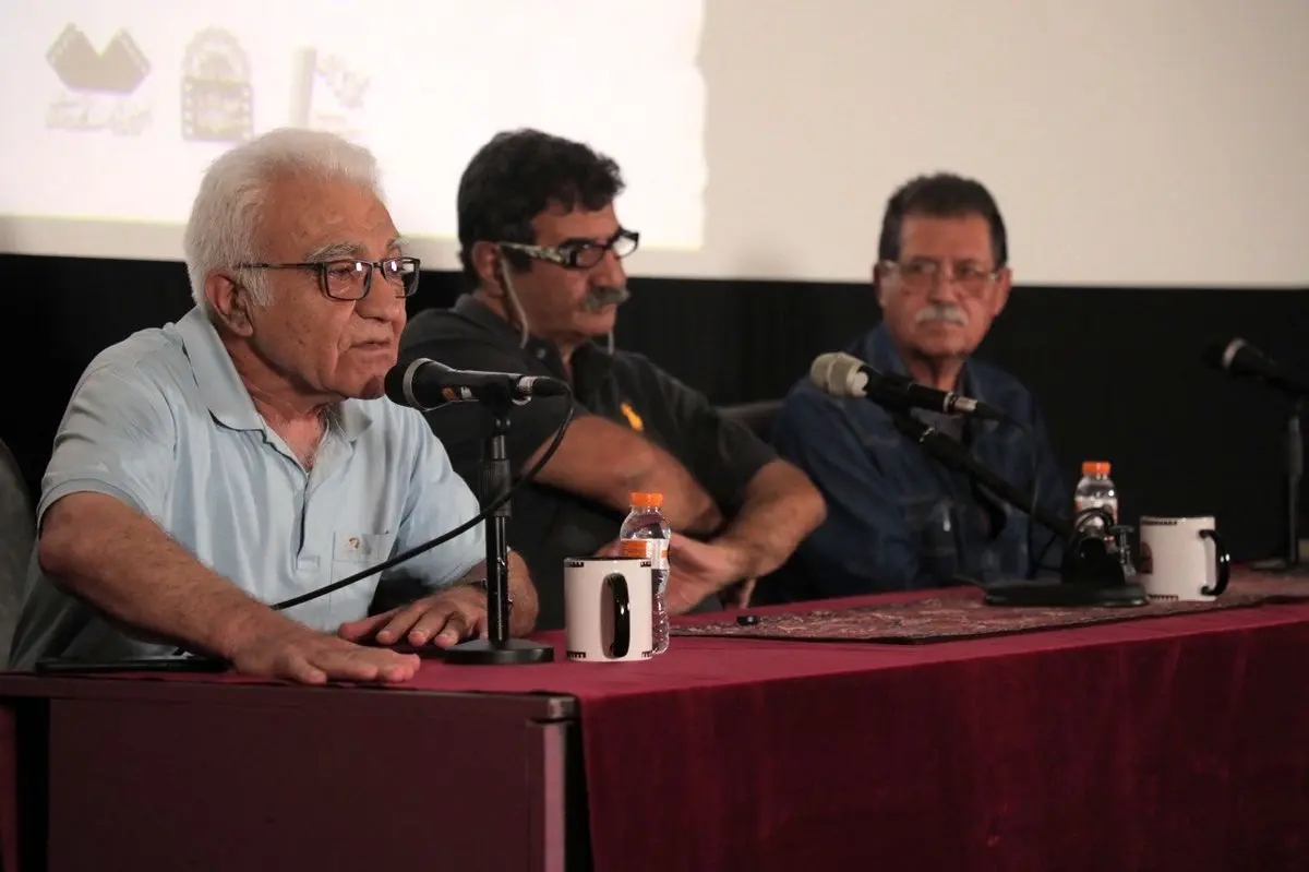 هیچ‌وقت فکر نمی‌کنم که تمام واقعیت در دستان من است