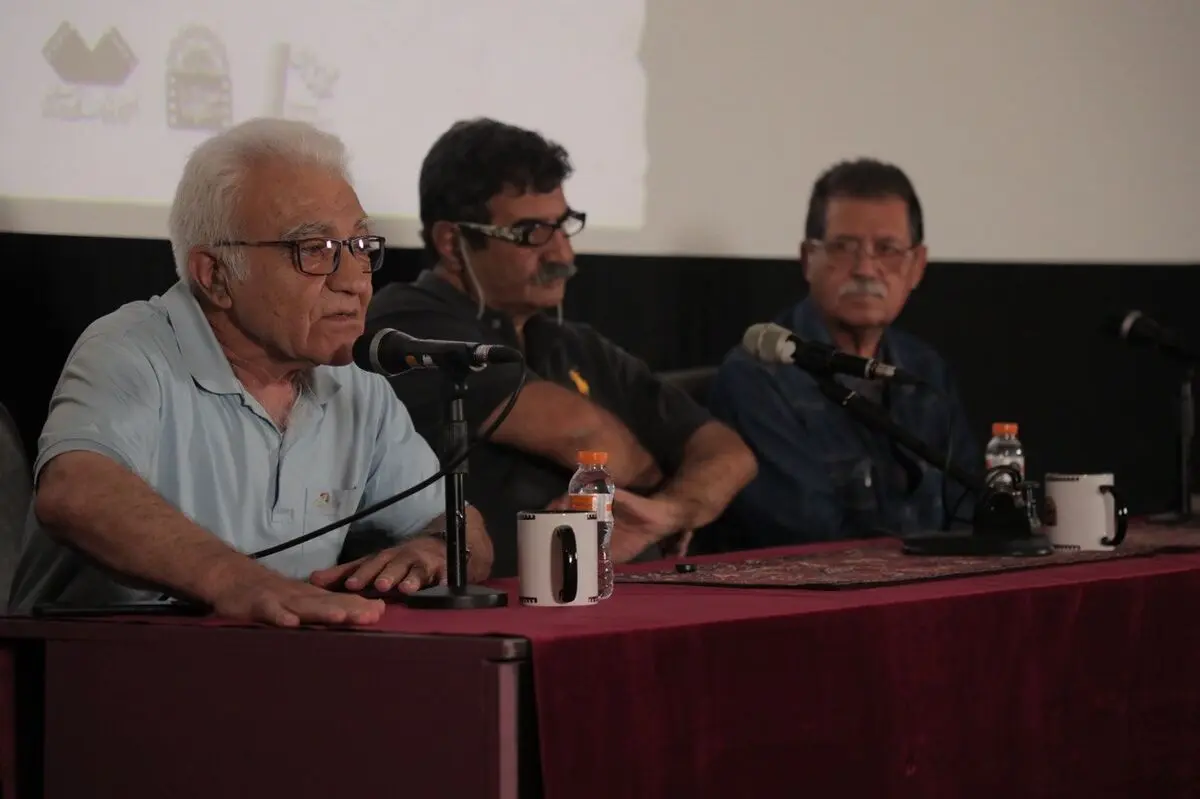 هیچ‌وقت فکر نمی‌کنم که تمام واقعیت در دستان من است