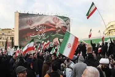 ویدئو: حضور هادی رضایی، سرمربی تیم ملی والیبال نشسته در راهپیمایی ۲۲ بهمن