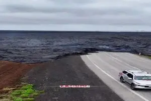 جاده‌ای در ایسلند پس از فوران آتشفشان + فیلم