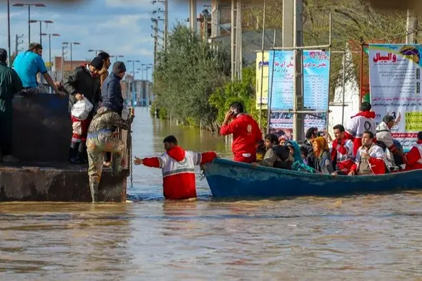 امدادرسانی هلال احمر به ۵ استان متاثر از آب‌گرفتگی و بادهای ۱۲۰ روزه