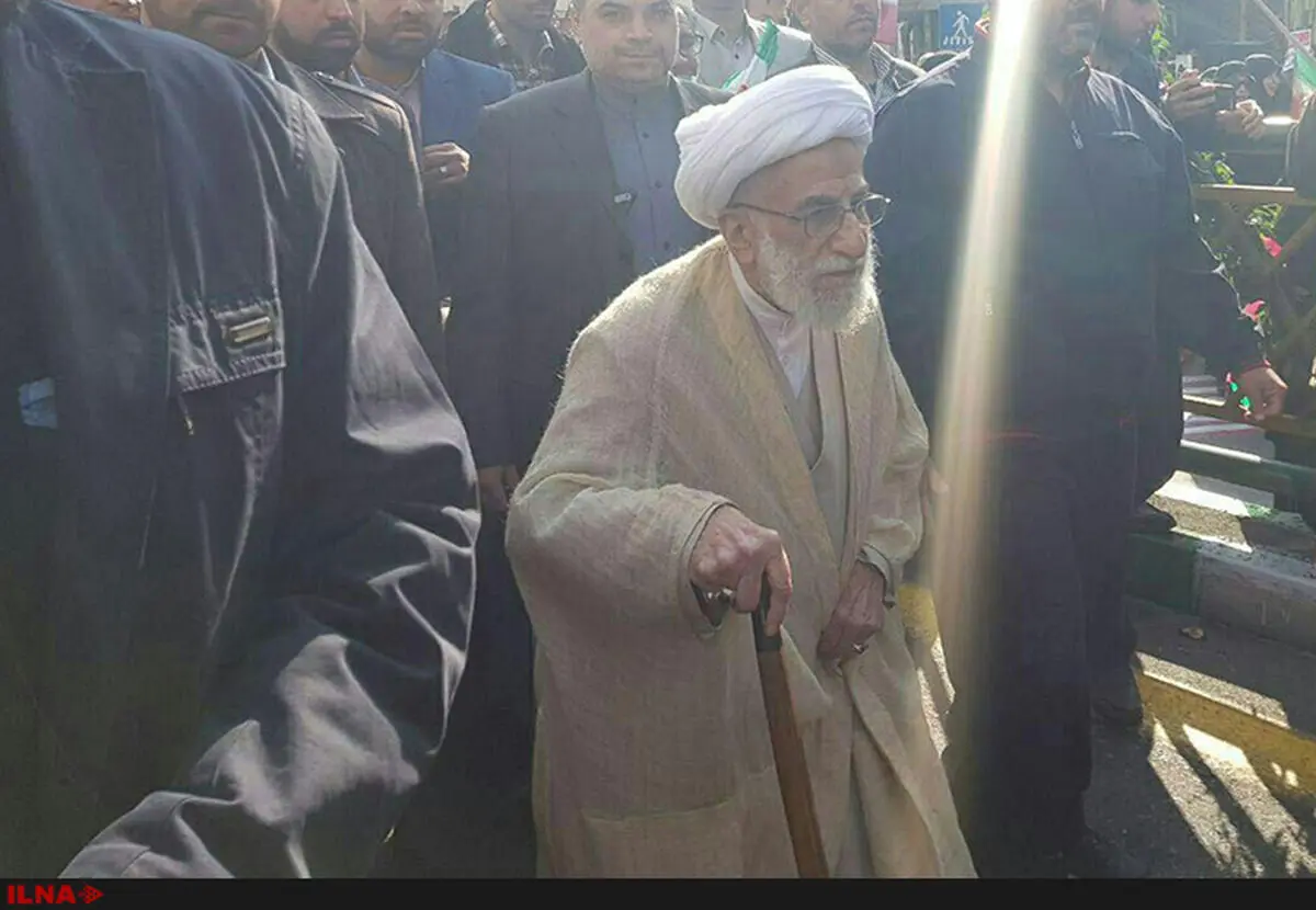 حضور همزمان جنتی پدر و پسر در راهپیمایی ۲۲ بهمن + تصاویر