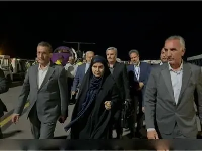 وزیر راه و شهرسازی و سرپرست سازمان بنادر و دریانوردی وارد بندرعباس شدند