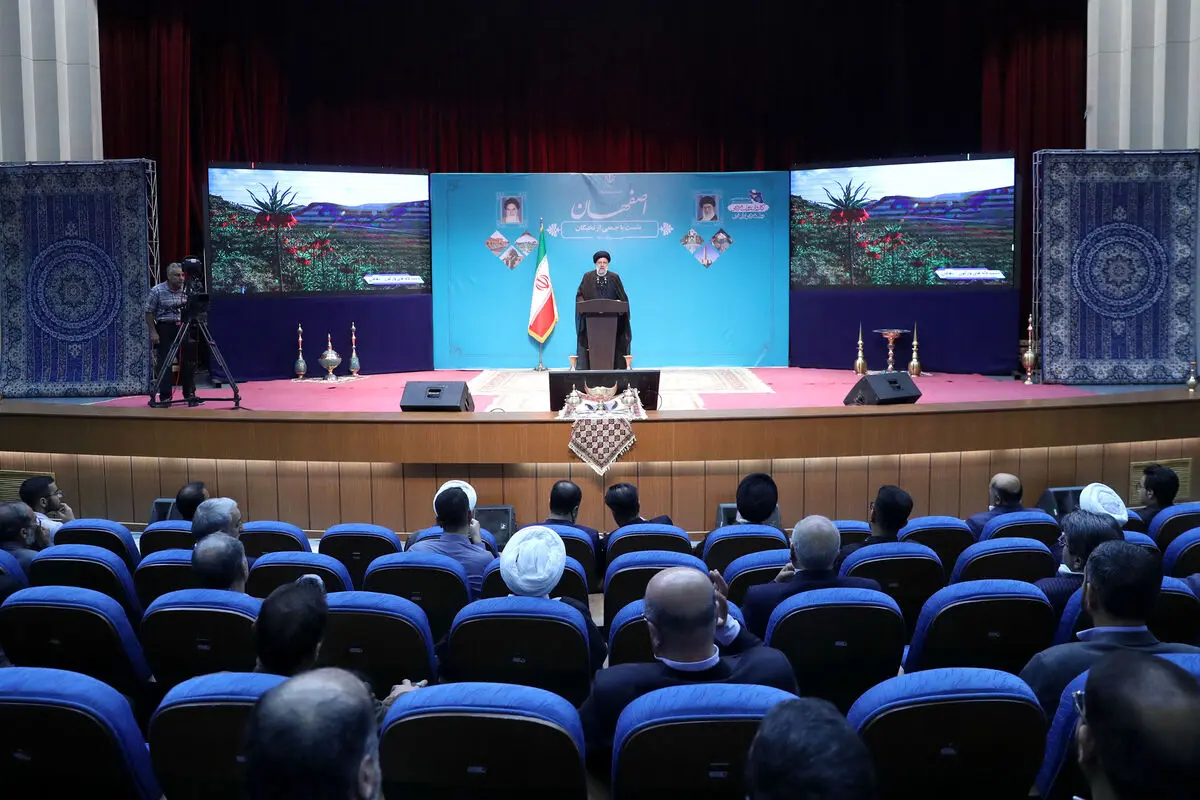 دولت مردمی با تکیه بر باور «ما می توانیم» و با یاری خدا و کمک مردم بر مشکلات فائق خواهد آمد/ مرام دولت مردمی عبور از کنار مشکلات نیست و برای حل مشکل کم آبی طرحی جامع ارائه خواهد شد