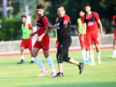 بازیکنان تیم امید ایران آماده مسابقات قهرمانی آسیا(فیلم)