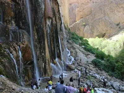 گردشگری «سپیدان» پشت میله‌های غفلت / کانون طبیعت گردی ایران منتظر اجرای مصوبات است