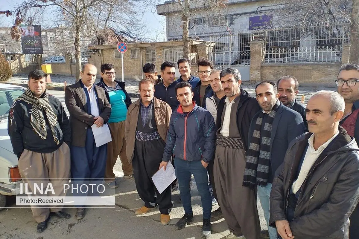 اعتراض کارگران پروژه آبرسانی سد گاران مقابل فرمانداری مریوان