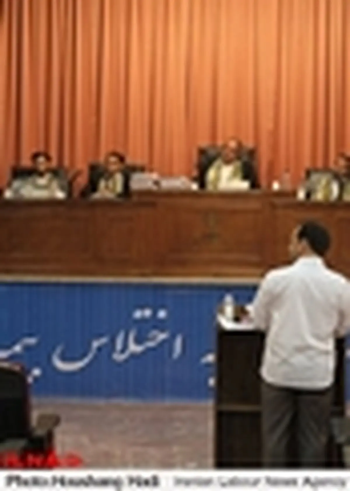 وکیل «م. الف»: موکلم از مجوزهای افزایش حقوق استفاده نکرد