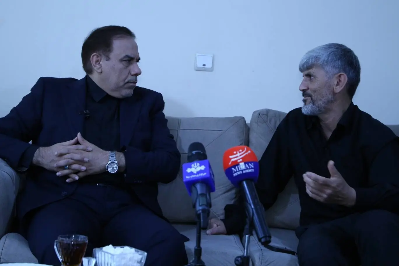 خانواده شهدا چشم و چراغ ملت هستند