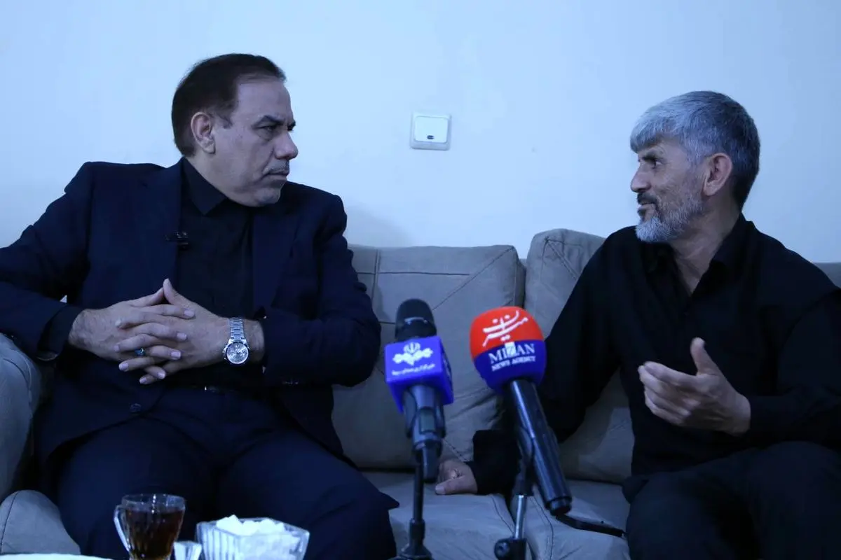 خانواده شهدا چشم و چراغ ملت هستند