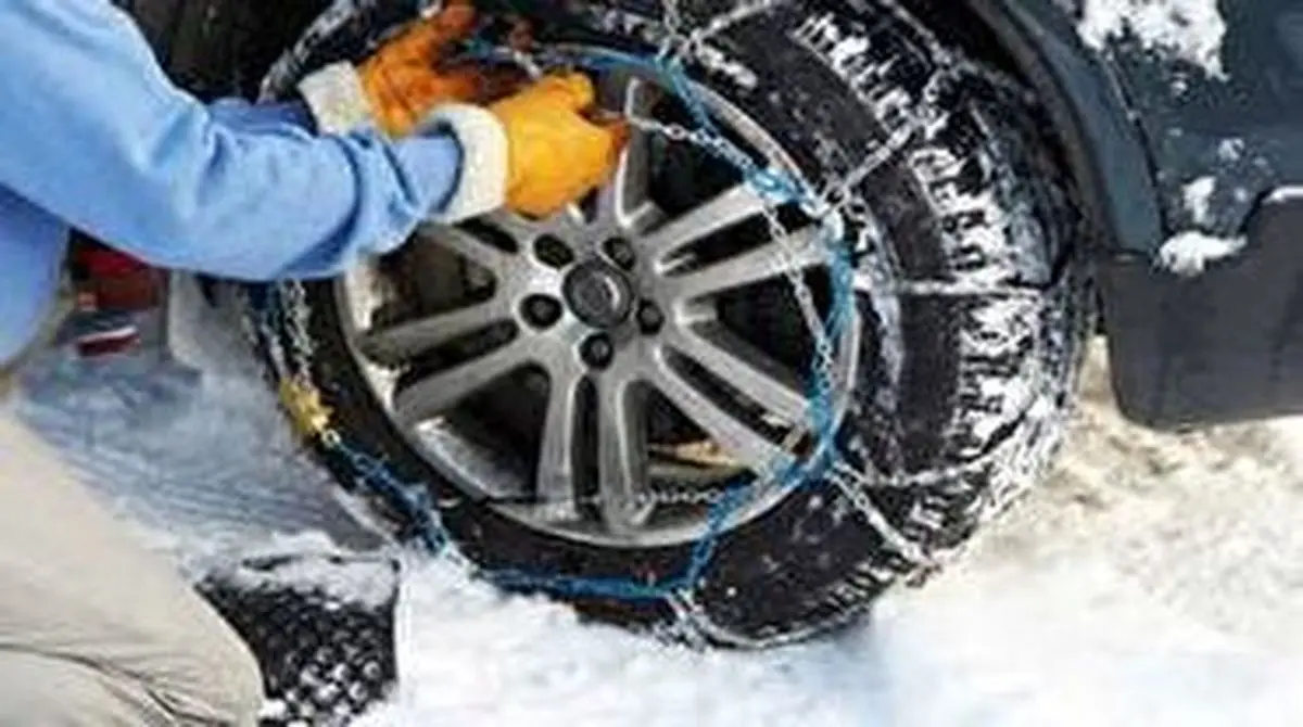 تردد در گردنه های چری و شاهمنصوری چهارمحال و بختیاری فقط با زنجیر چرخ امکان پذیر است