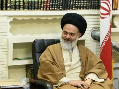 مردم توقع بی‌جا از انقلاب نداشته باشند و با همین وضعیت هماهنگ باشند 