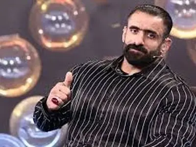 هادی چوپان با ریش رنگی و چهره جدید در یک تولد/فیلم