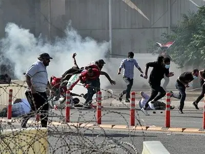 Iraqi police open fire to disperse protesters on Baghdad streets