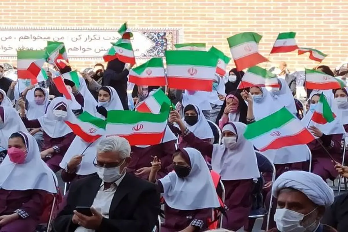 زنگ عاطفه‌ها به‌صورت نمادین در مدرسه ابتدایی مرحوم حسن کرمی نواخته شد