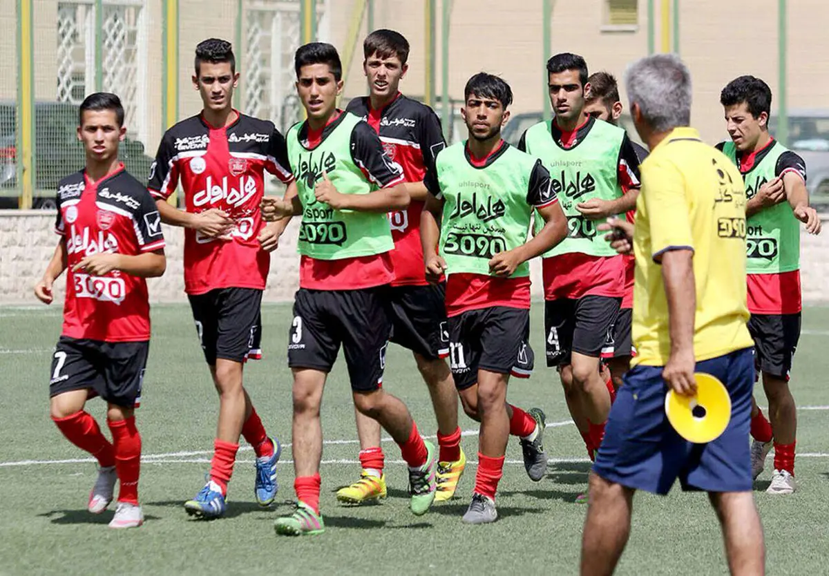 داور، سرمربی پرسپولیس را مضروب کرد