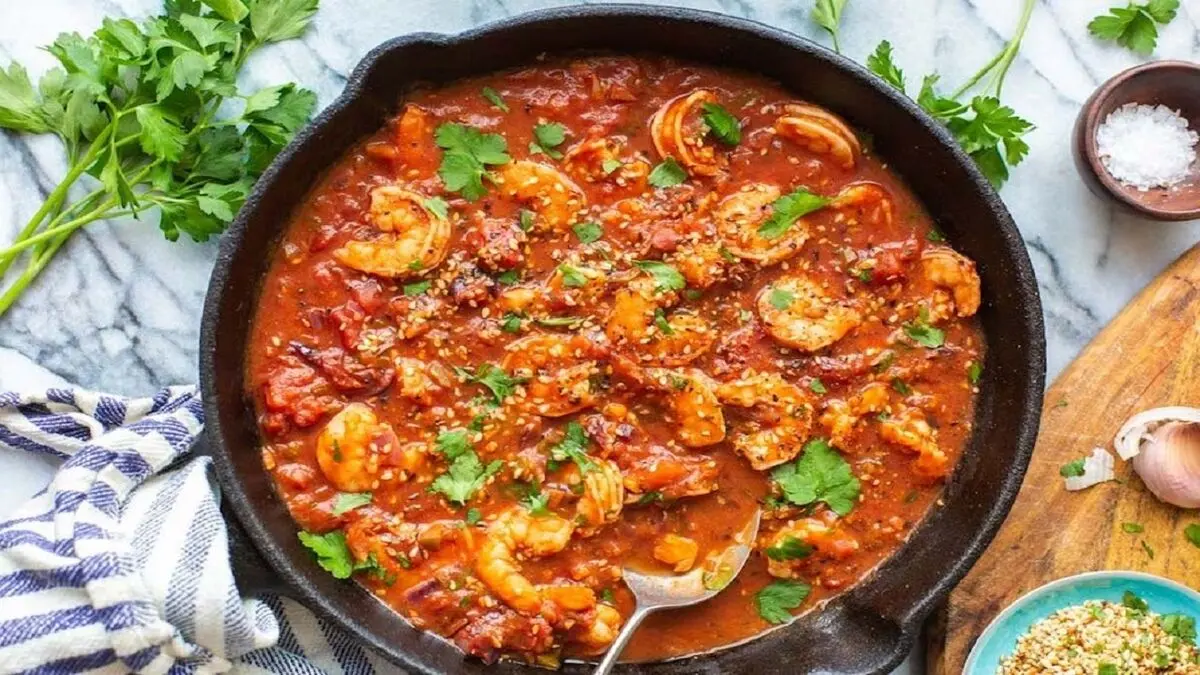 طرز تهیه خورش میگو جنوبی تند و خوشمزه