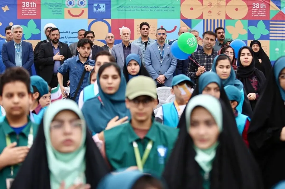 افتتاح جشنواره فیلم کودک با ادای احترام به شهدا