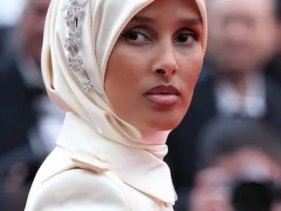 تصاویر مشهورترین مدل محجبه جهان در جشنواره کن