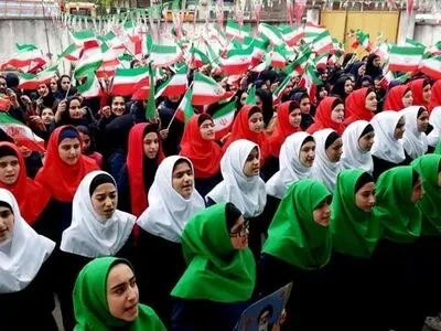 "زنگ انقلاب" در مدارس سراسر کشور نواخته شد