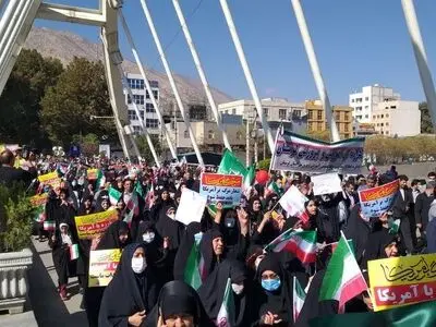 راهپیمایی یوم‌الله ۱۳ آبان با حضور اقشار مختلف مردم در لرستان آغاز شد