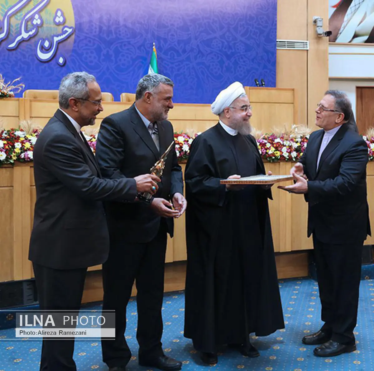 تقدیر رییس جمهوری از رییس کل بانک مرکزی 