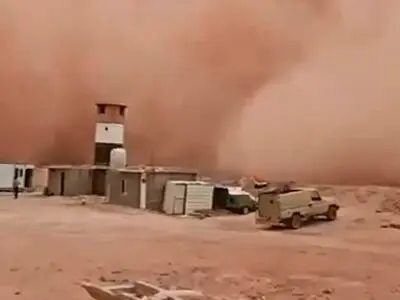 طوفان شدید گردوخاک در موصل عراق که در حال حرکت به سمت ایران است + فیلم