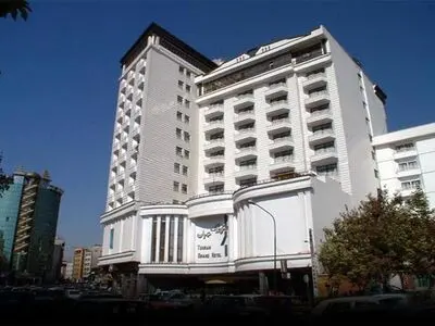 75 درصد ظرفیت هتل‌های تهران در ماه گذشته خالی ماند/ از ابتدای سال 1000 نفر نیرو تعدیل شده است/ مسافران برای داشتن برخی آزادی‌ها، خانه را به هتل ترجیح می‌دهند