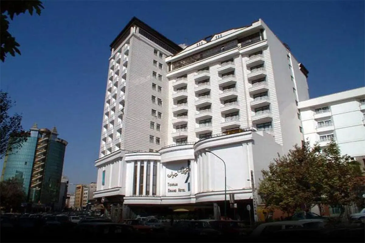  75 درصد ظرفیت هتل‌های تهران در ماه گذشته خالی ماند/ از ابتدای سال 1000 نفر نیرو تعدیل شده است/ مسافران برای داشتن برخی آزادی‌ها، خانه را به هتل ترجیح می‌دهند