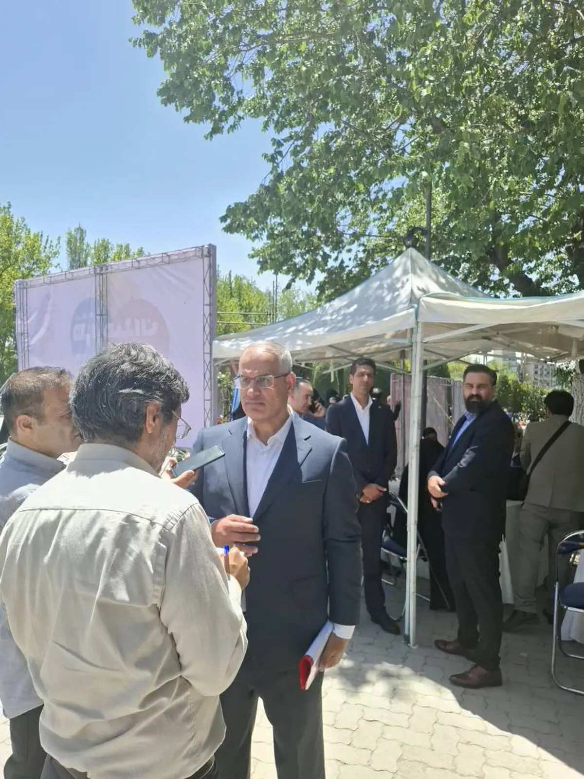 از دی ماه، فعالان مشاغل خانگی بازار فروش را از دست دادند/ تلاش برای احیای بازار با طرح «هزار میدان، هزار بازار»