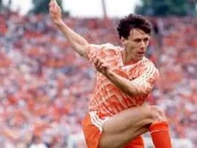 ویدئو نوستالوژی: شاهکار فان‌باستن مقابل شوروی