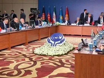 ظریف: ایران ملتزمة بتعهداتها لمنظمة اکو رغم الحظر الامیرکی الجائر