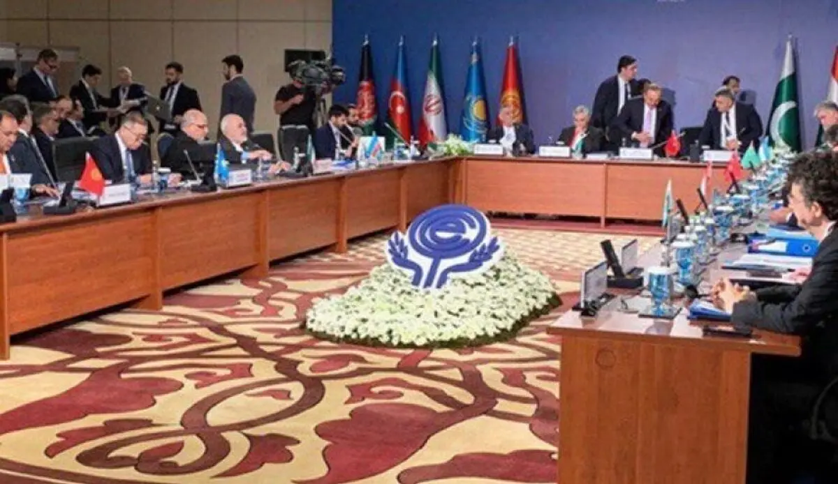 ظریف: ایران ملتزمة بتعهداتها لمنظمة اکو رغم الحظر الامیرکی الجائر