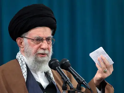 قائد الثورة: الولايات المتحدة والكيان الصهيوني يهددان بمهاجمة إيران لكنهما سيتلقيان ردا قويا