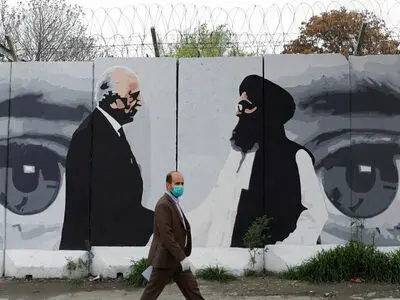 گفت‌و‌گوی خلیلزاد و عبدالله درباره تسریع در روند صلح در افغانستان

