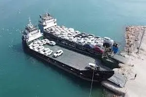  گل‌نشست لندینگ‌کرافت با ده‌ها خودرو و مسافر در نزدیکی پل خلیج فارس