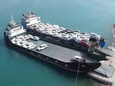  گل‌نشست لندینگ‌کرافت با ده‌ها خودرو و مسافر در نزدیکی پل خلیج فارس/فیلم